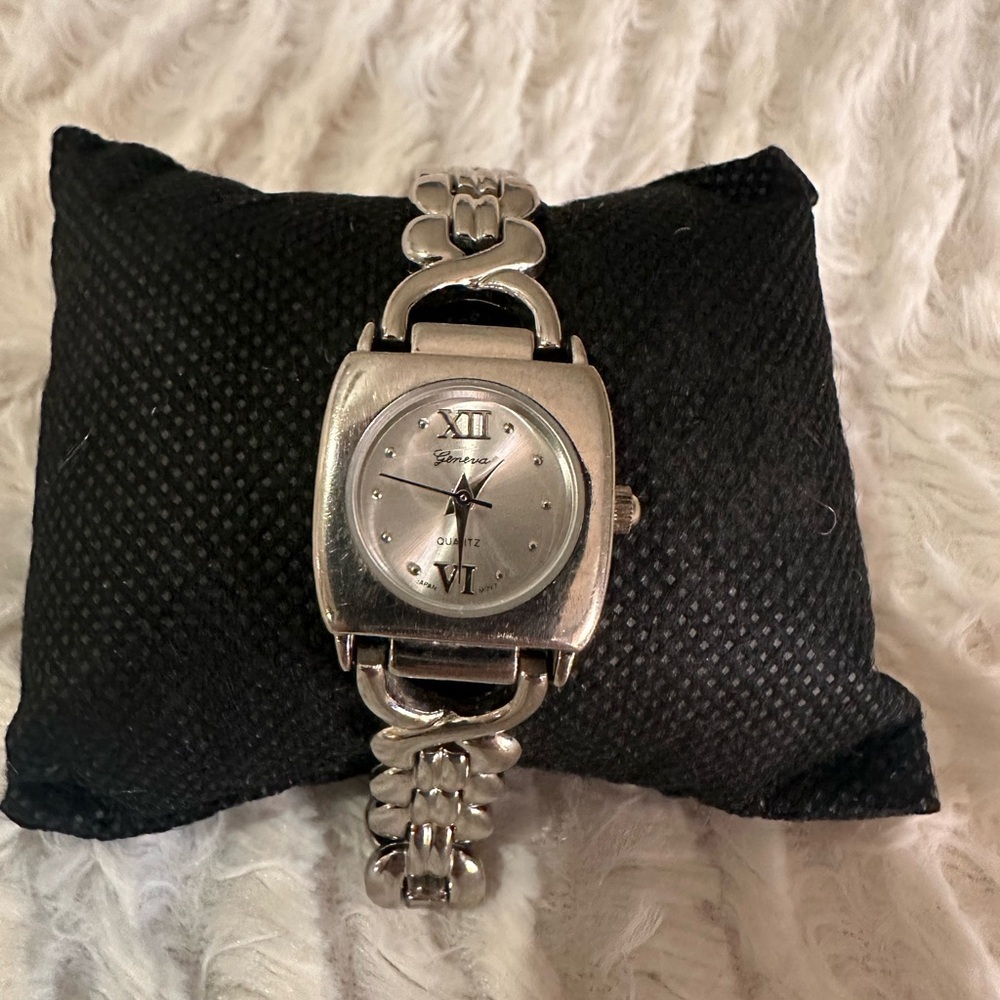 Geneva Women's Silver Square Stainless Steel Analog Quartz Watch Roman Numerals